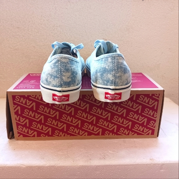 Vans - Picture 3 of 4